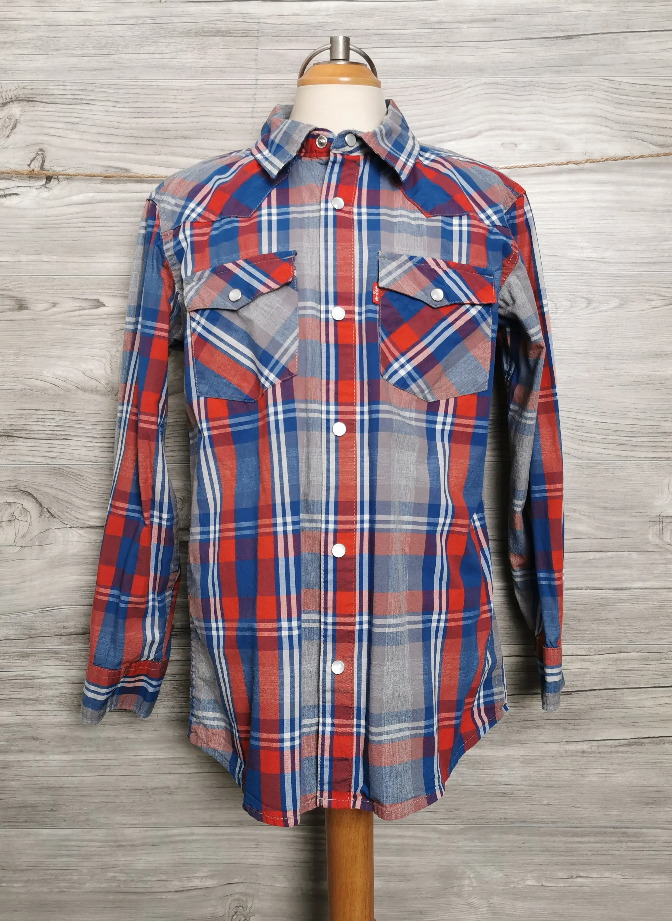 BOY SIZE MEDIUM (10/12 YEARS) LEVI'S, Long sleeve Button Down Dress Shirt EUC B33