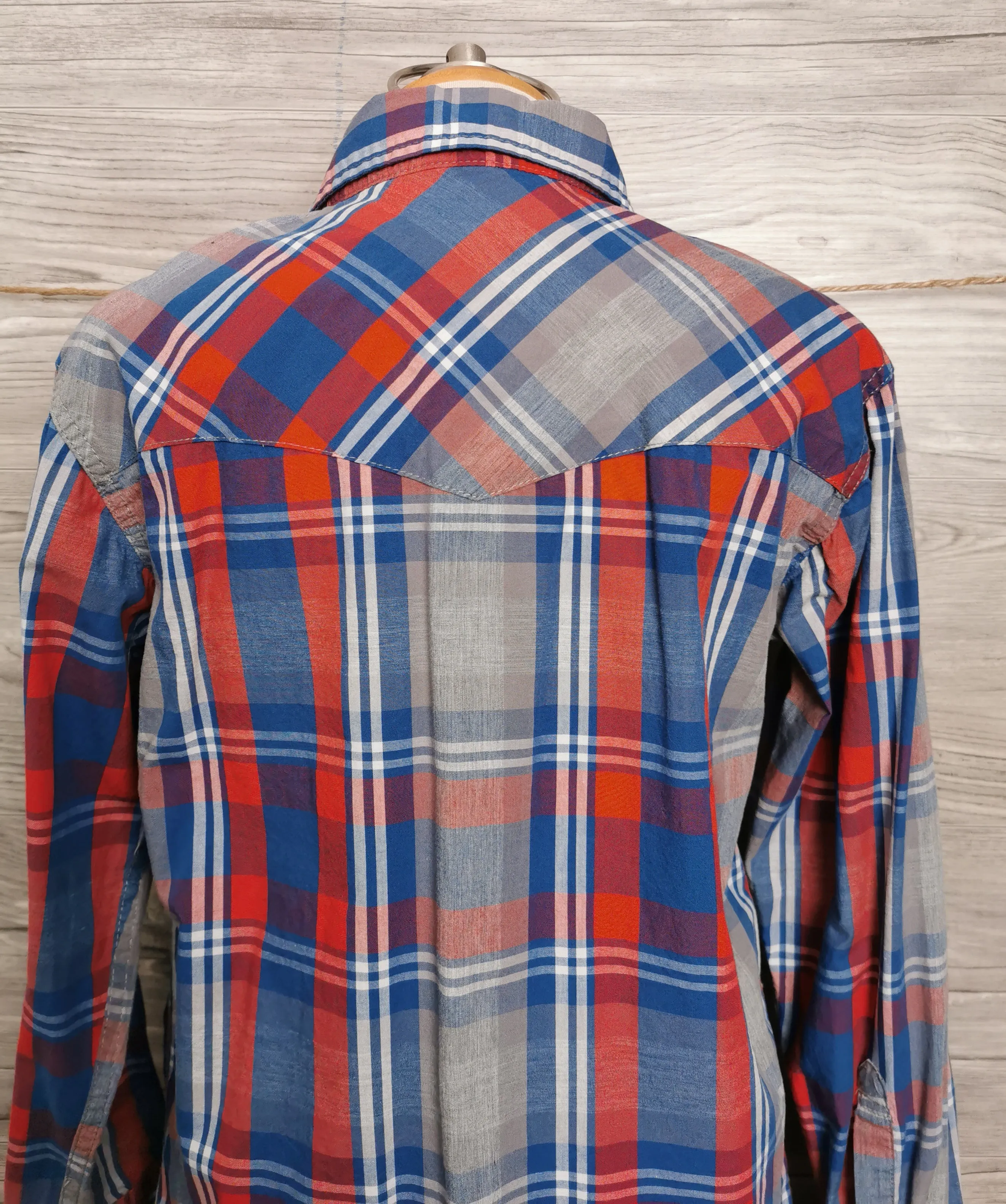 BOY SIZE MEDIUM (10/12 YEARS) LEVI'S, Long sleeve Button Down Dress Shirt EUC B33