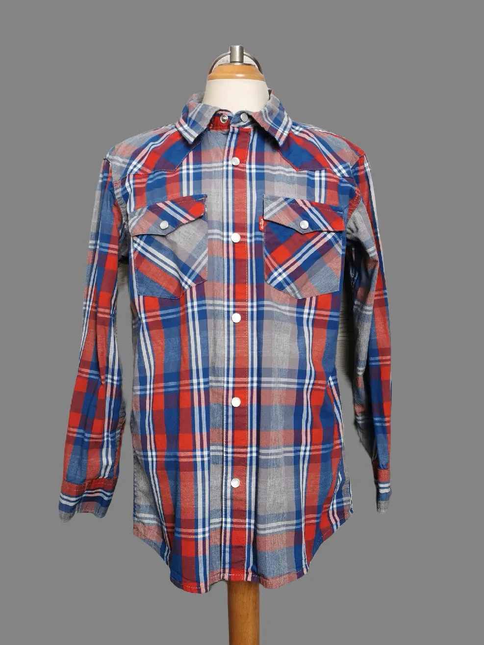 BOY SIZE MEDIUM (10/12 YEARS) LEVI'S, Long sleeve Button Down Dress Shirt EUC B33