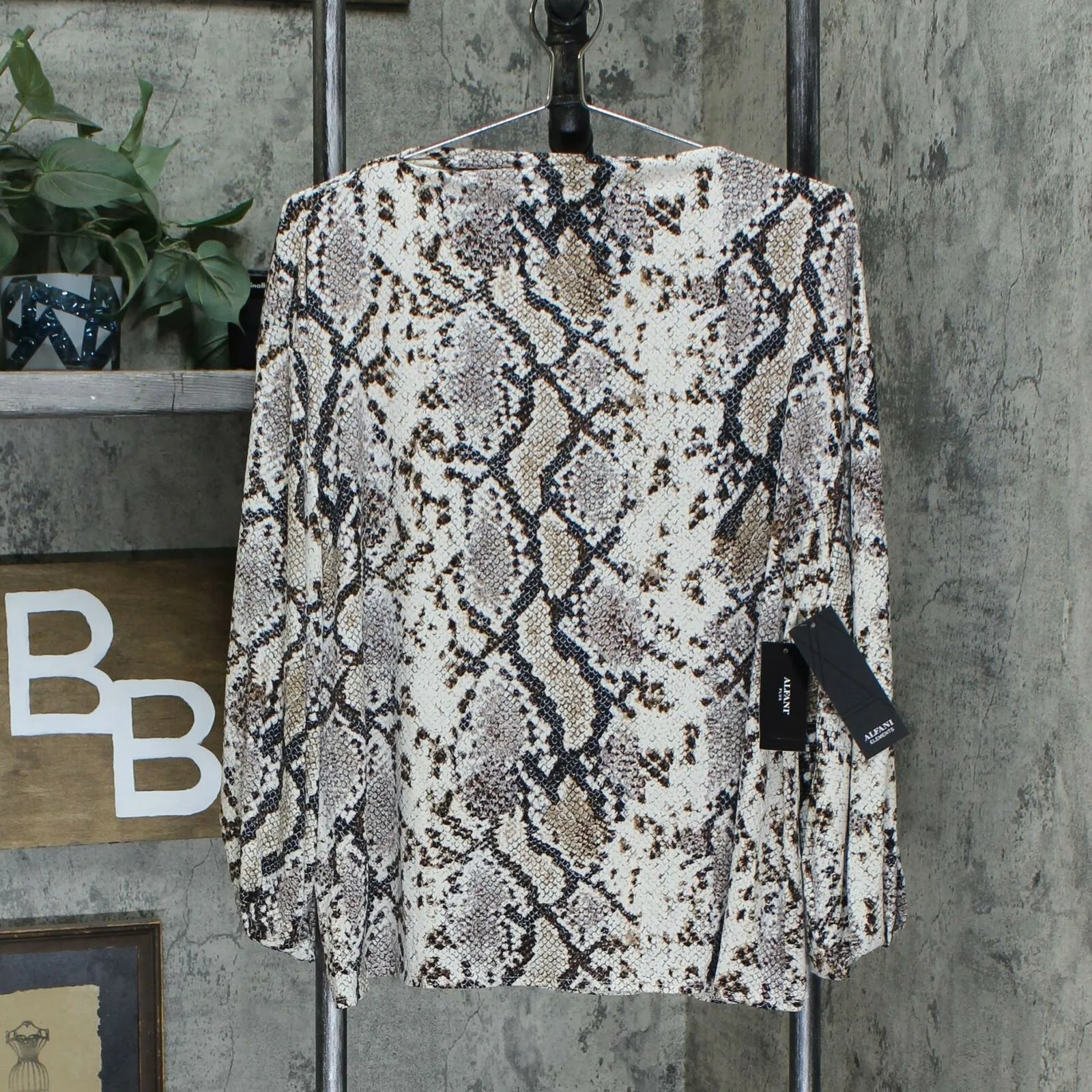NWT Alfani Plus Size Snakeskin Print Knit Popover Top. 100105268WN Plus 0X