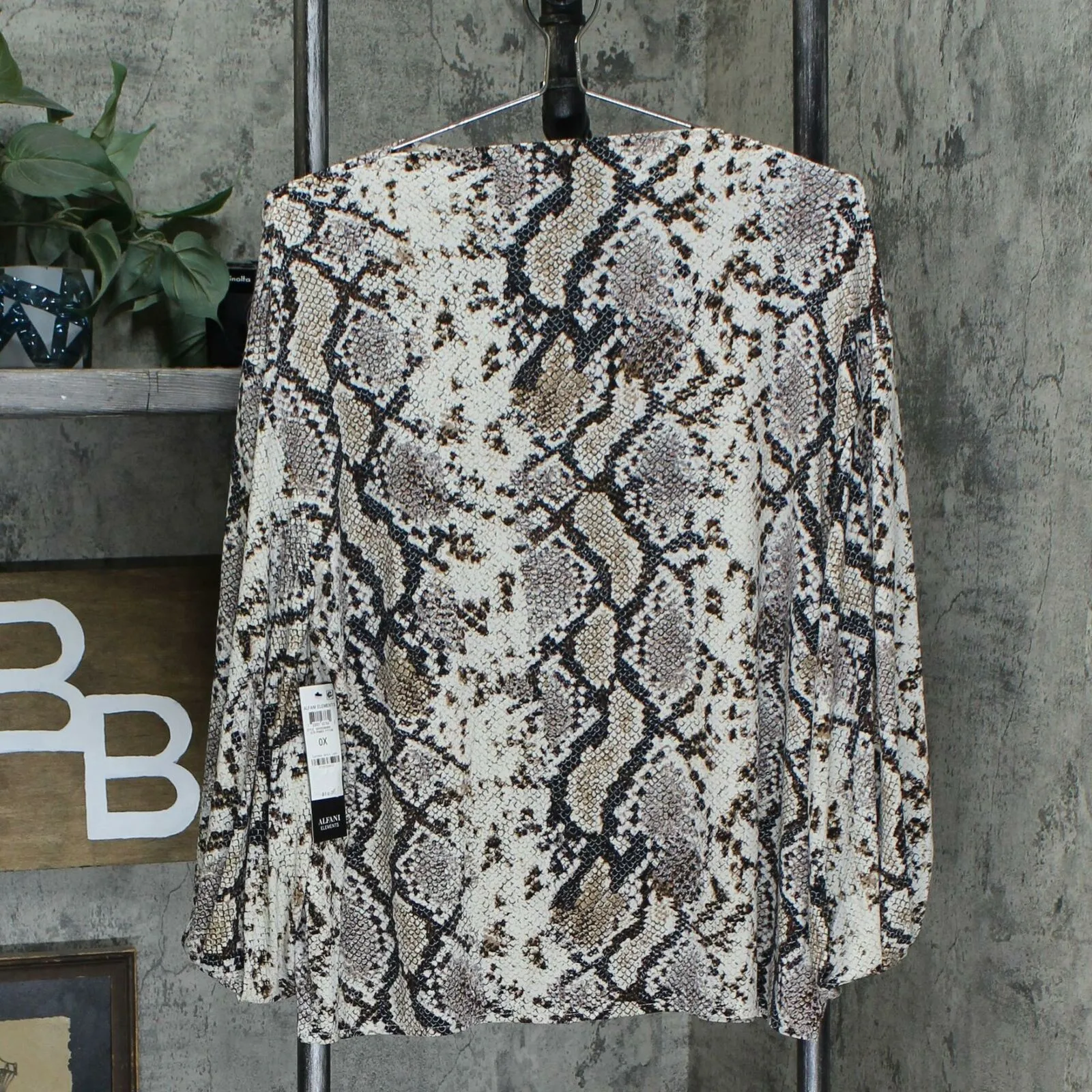 NWT Alfani Plus Size Snakeskin Print Knit Popover Top. 100105268WN Plus 0X