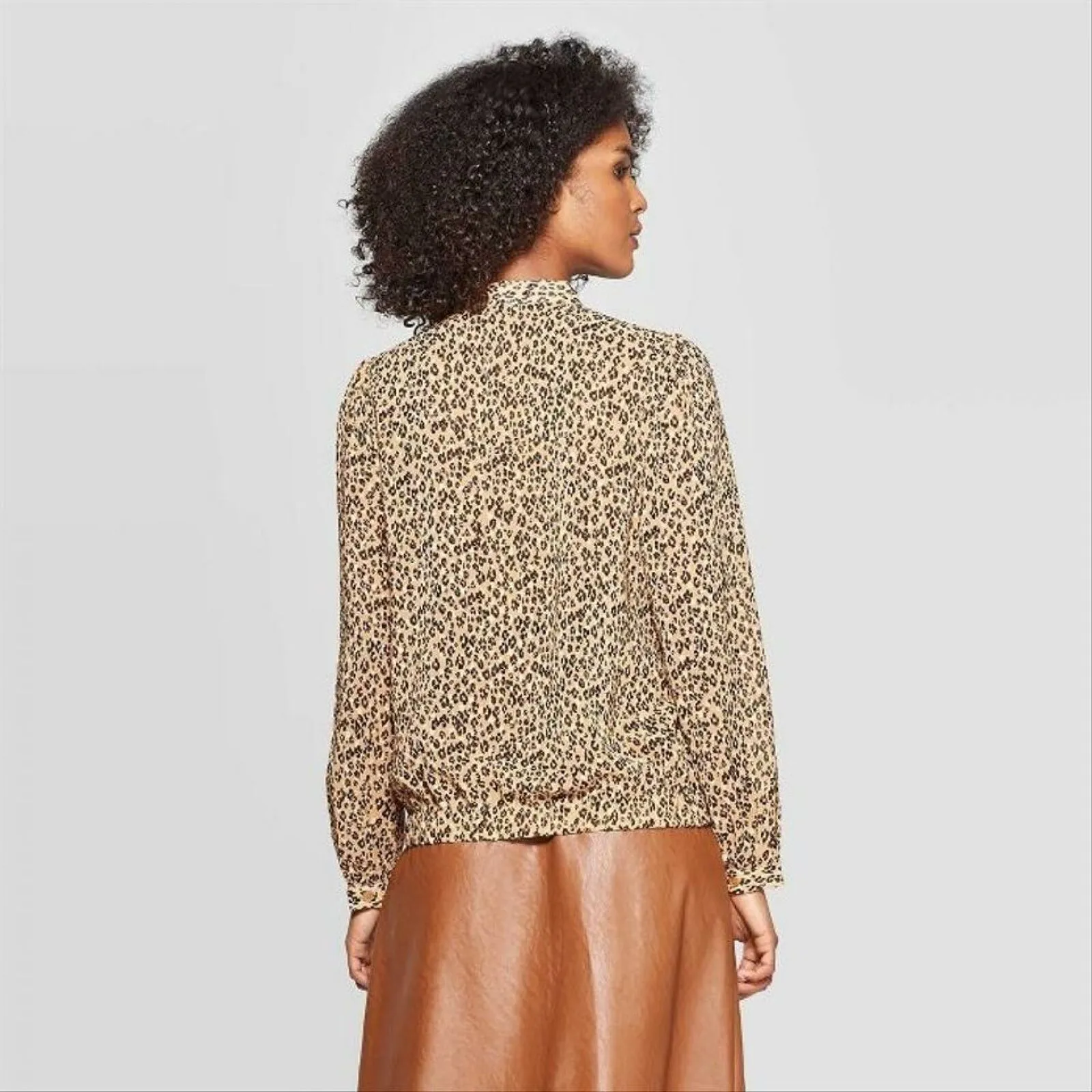 Who What Wear Women's Leopard Print Long Sleeve Banded Collared Blouse