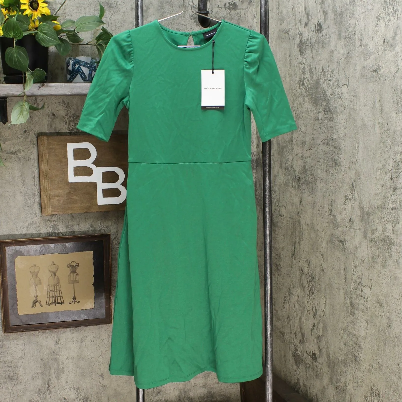 Who What Wear Women's Short Sleeve Round Neck Seamed Midi Dress