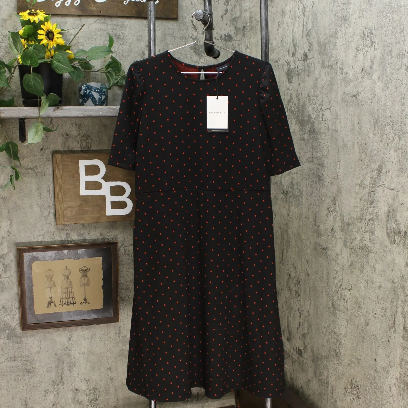 Who What Wear Women's Short Sleeve Round Neck Seamed Midi Dress