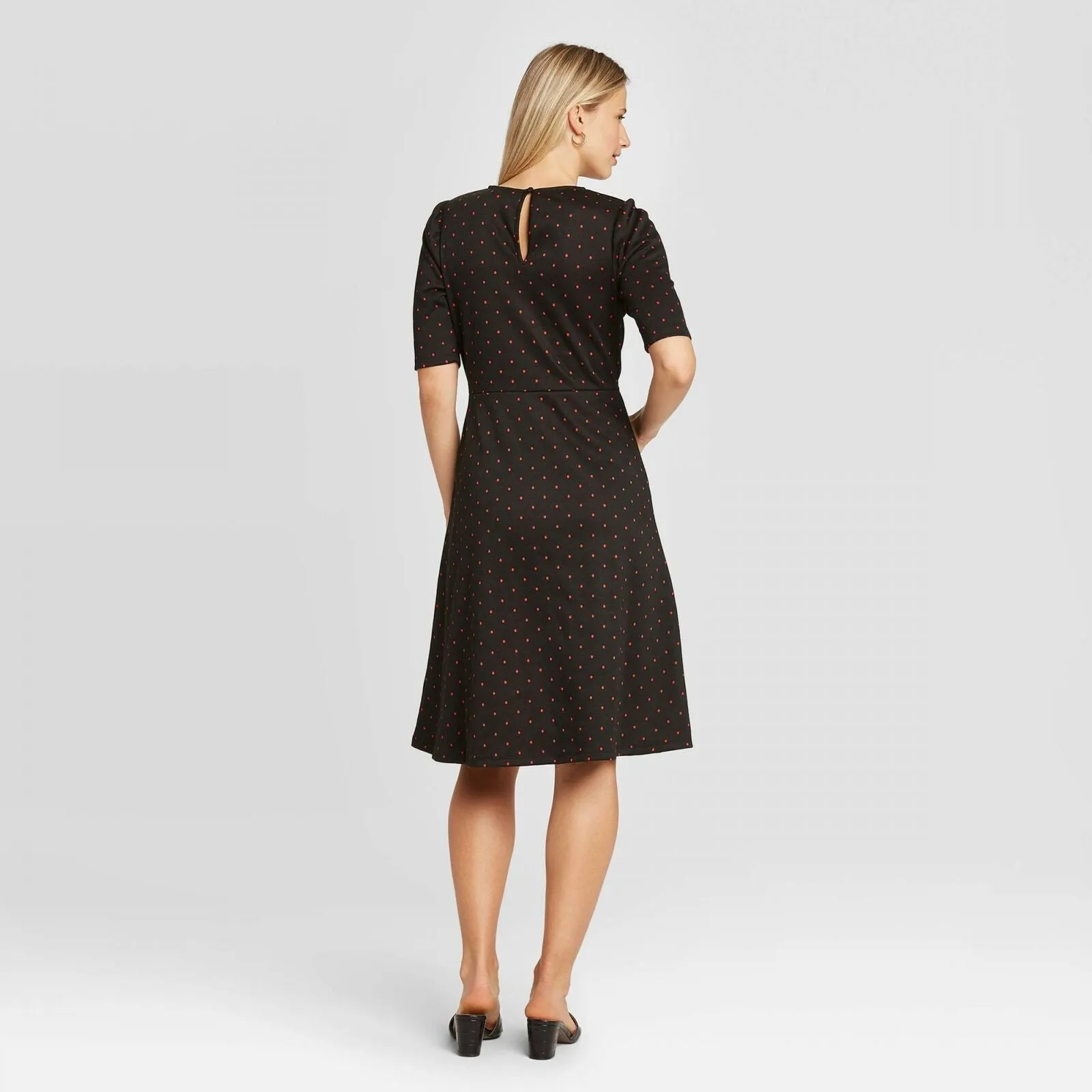 Who What Wear Women's Short Sleeve Round Neck Seamed Midi Dress